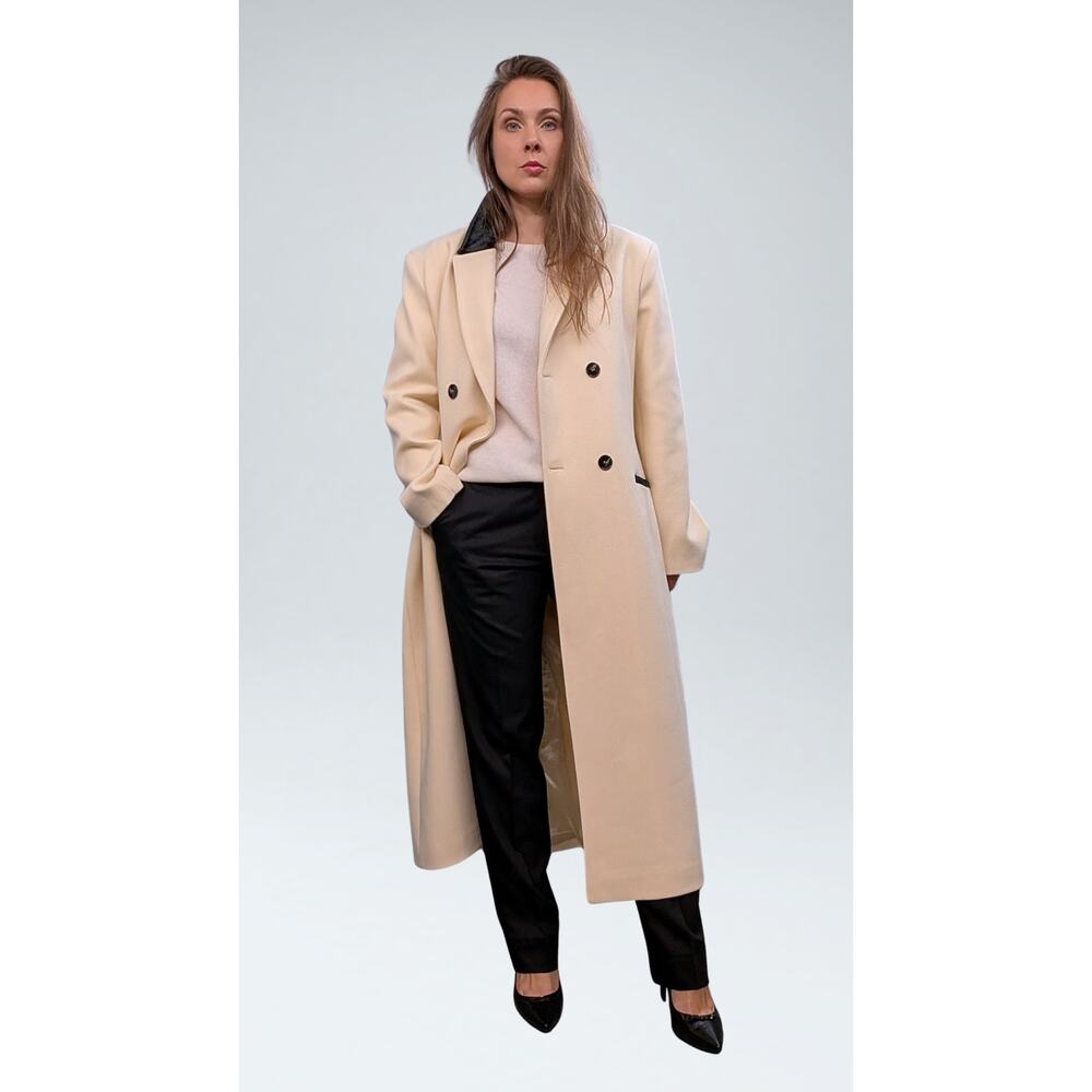 Elegant Cream 100% Wool Coat with Black Velvet Collar – Size M | Refined Classic - Picture 6 of 10